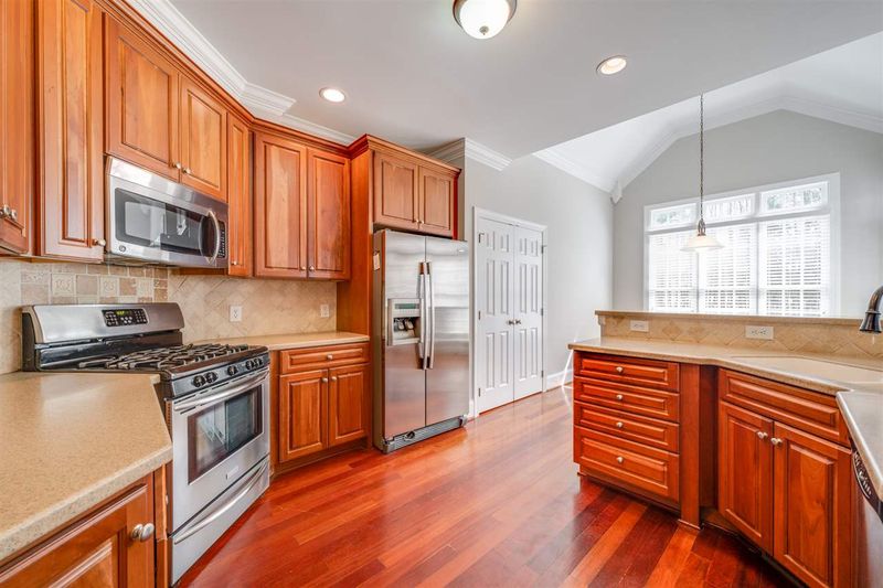 4 Deerwood Ct, Durham, NC 27712