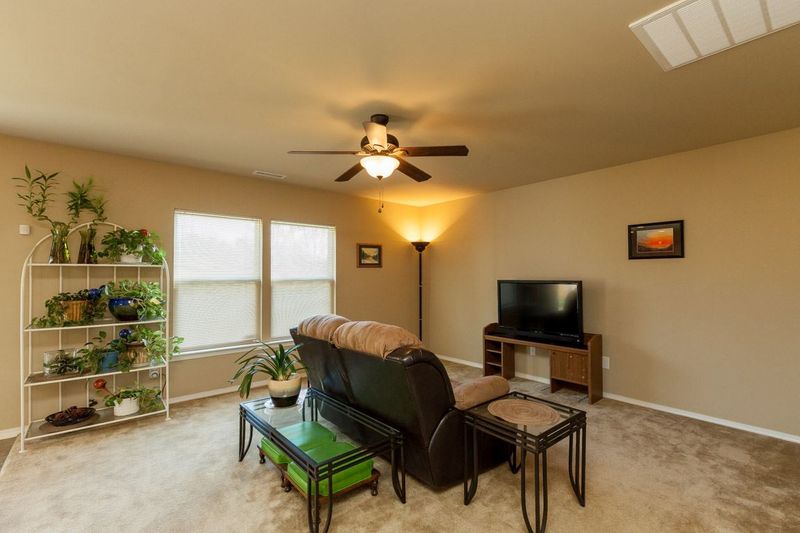 4 Eddy Trl, Durham, NC 27703