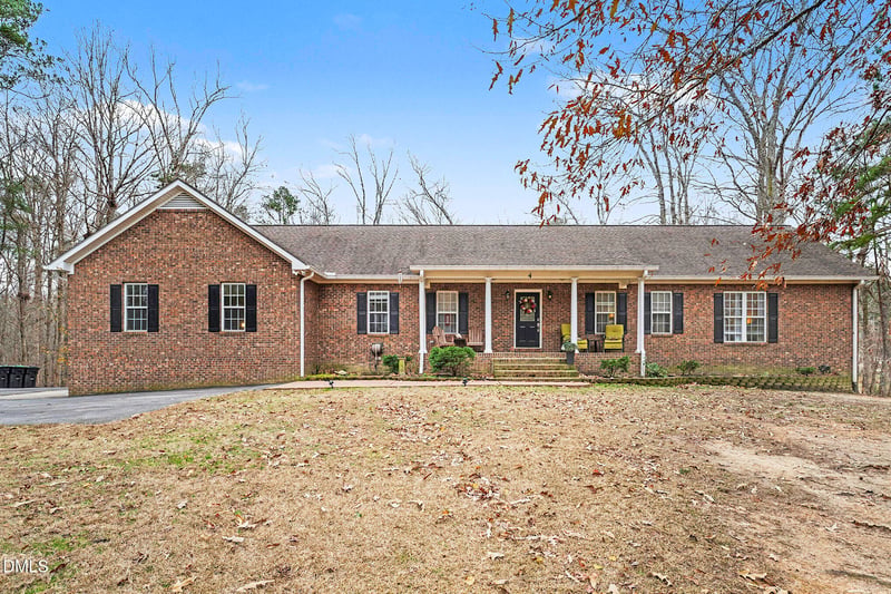 4 Eight Js Ln, Clayton, NC 27520