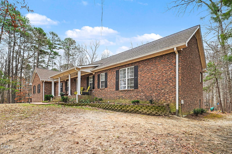 4 Eight Js Ln, Clayton, NC 27520