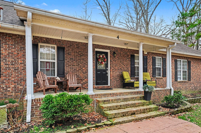 4 Eight Js Ln, Clayton, NC 27520