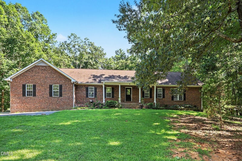 4 Eight Js Ln, Clayton, NC 27520