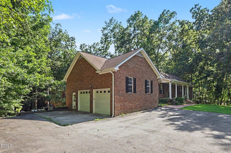 4 Eight Js Ln, Clayton, NC 27520