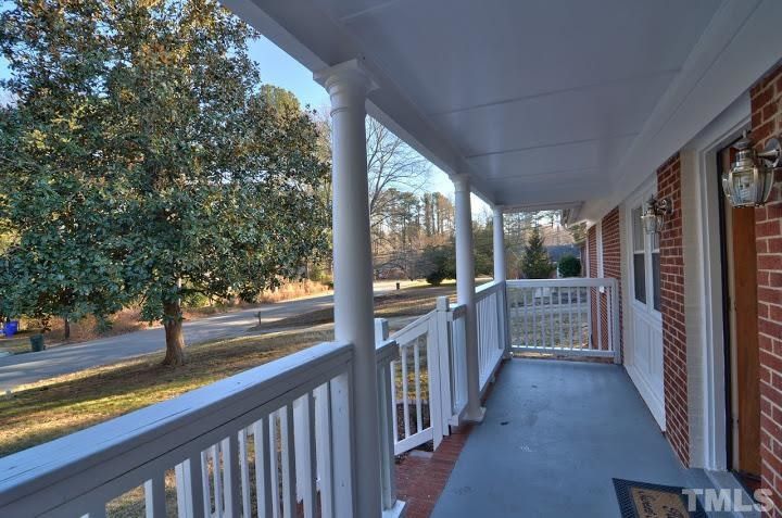 4 Ellen Pl, Chapel Hill, NC 27514
