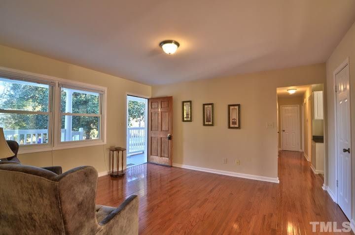 4 Ellen Pl, Chapel Hill, NC 27514