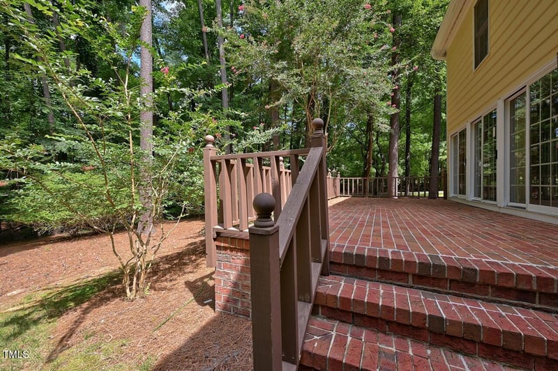 4 Foxridge Rd, Chapel Hill, NC 27514