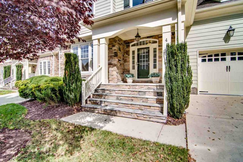 4 Grandwood Cir, Durham, NC 27712