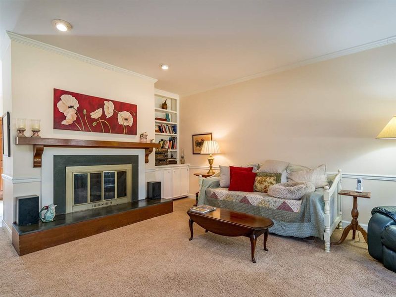 4 Hampton Hill Pl, Chapel Hill, NC 27517