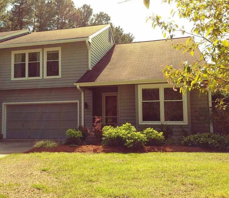 4 Heather Ct, Chapel Hill, NC 27517