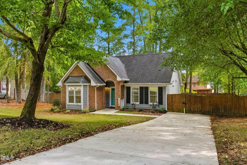 4 Hertford Pl, Durham, NC 27703