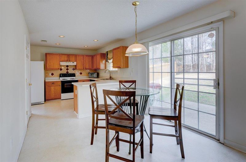 4 Ledgerock Way, Durham, NC 27703