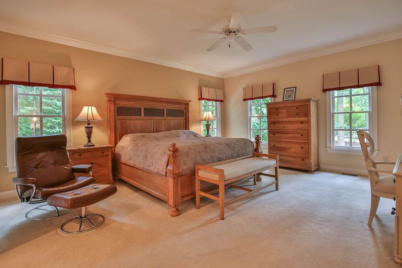 4 Lincolnshire Ct, Durham, NC 27712