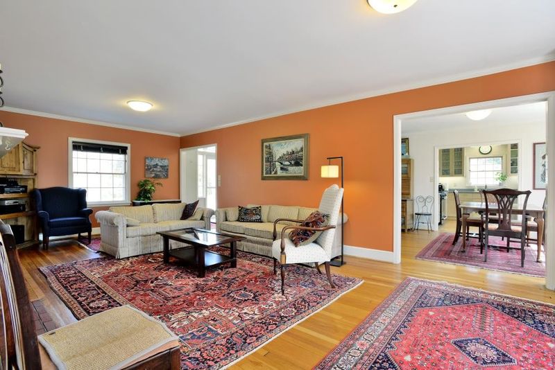 4 Mt Bolus Rd, Chapel Hill, NC 27514
