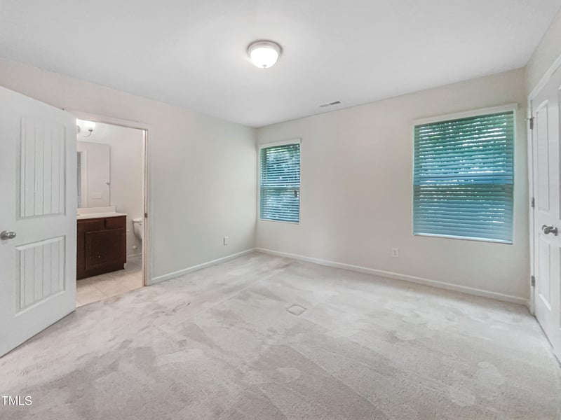 4 Rochambeau Ct, Durham, NC 27704