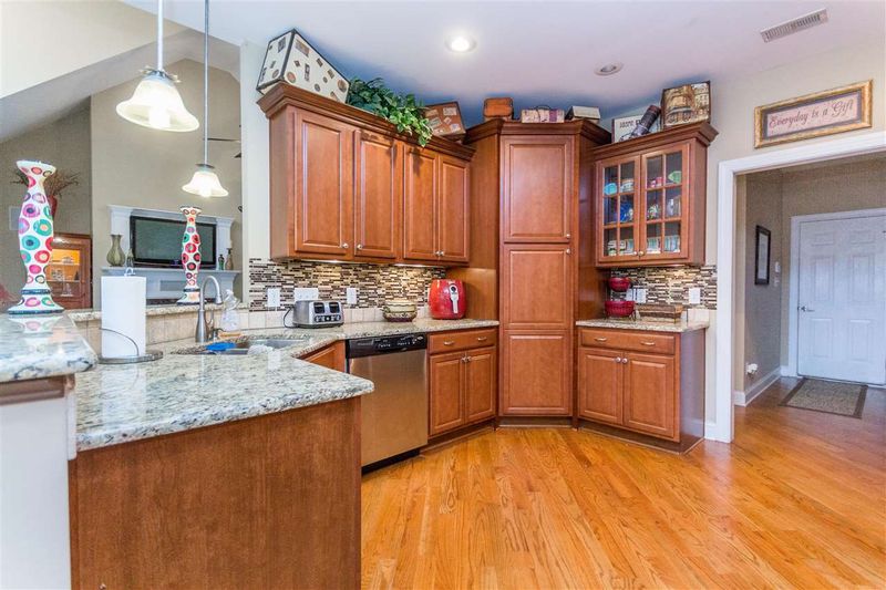 4 Roosevelt Ave, Clayton, NC 27520