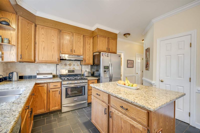 4 Sagamore Pl, Hillsborough, NC 27278