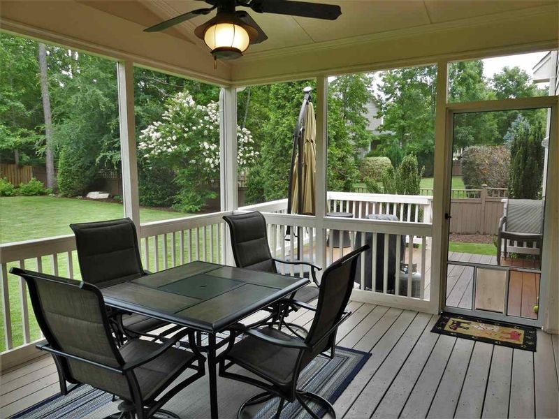 4 Syston Ct, Chapel Hill, NC 27517