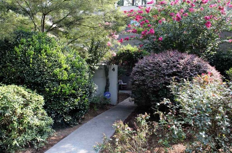 4 Waltham Pl, Chapel Hill, NC 27517