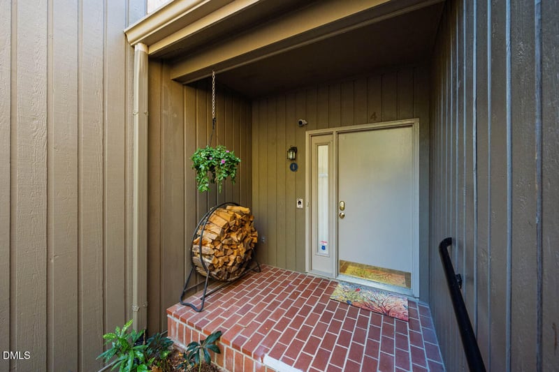 4 Wellesley Pl, Chapel Hill, NC 27517