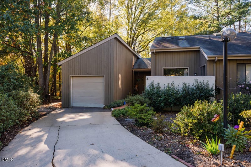 4 Wellesley Pl, Chapel Hill, NC 27517