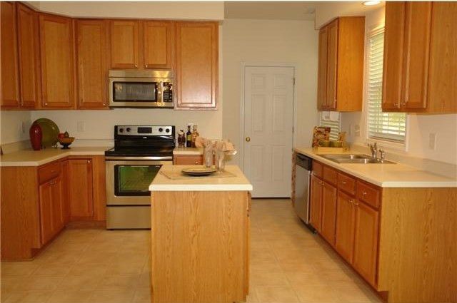 4 White Dove Rd, Durham, NC 27703