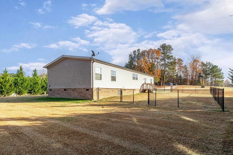 40 Beagle Ln, Zebulon, NC 27597