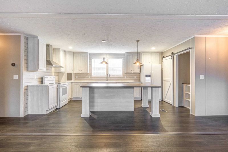 40 Beagle Ln, Zebulon, NC 27597