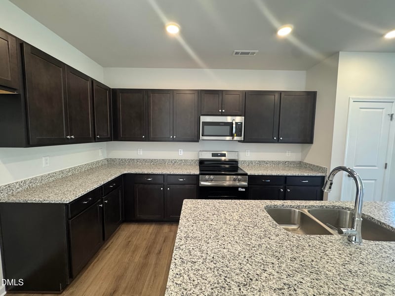 40 Chardonnay Dr, Lillington, NC 27546