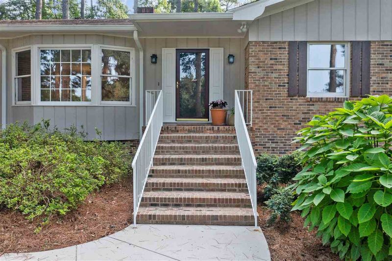 40 Diggs Ln, Chapel Hill, NC 27517