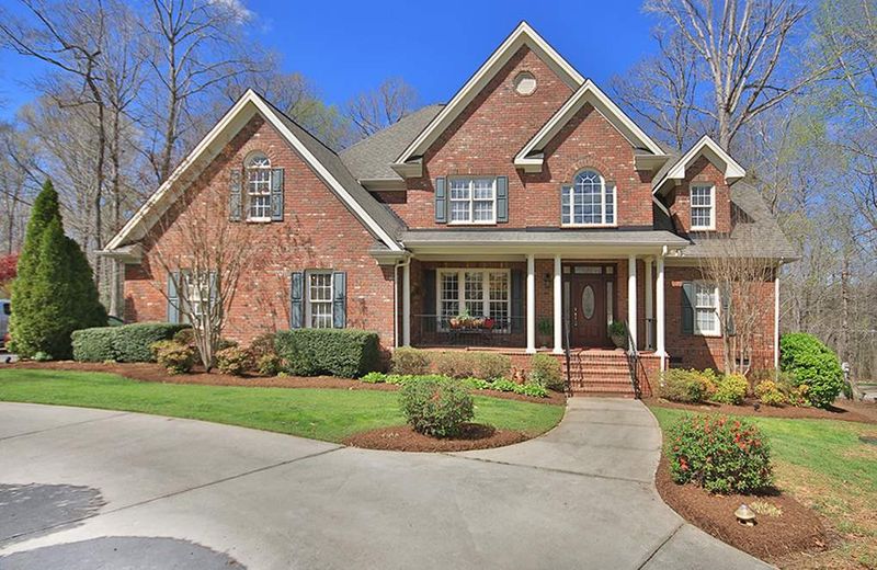 40 Kensington Dr, Youngsville, NC 27596