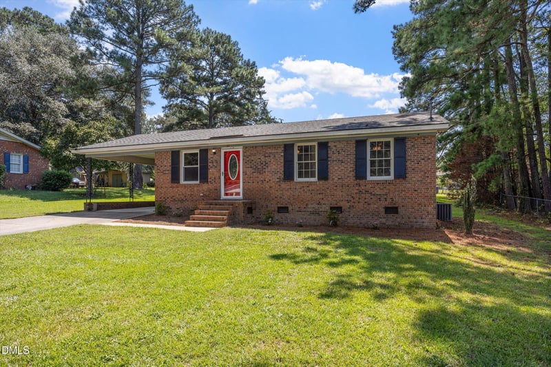 40 Lester St, Angier, NC 27501