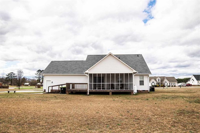 40 Mar Joy Dr, Dunn, NC 28334
