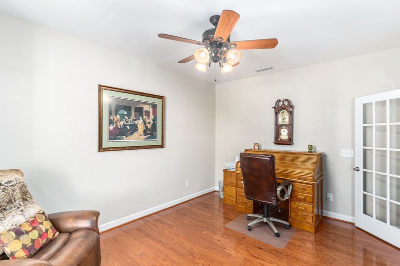 40 Oxmoor Dr, Durham, NC 27703