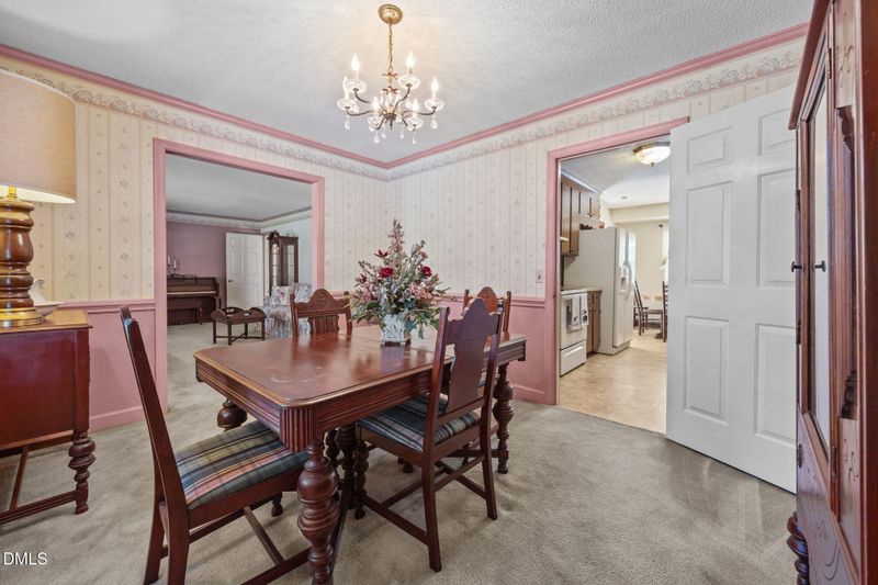 40 Pine St E, Lillington, NC 27546
