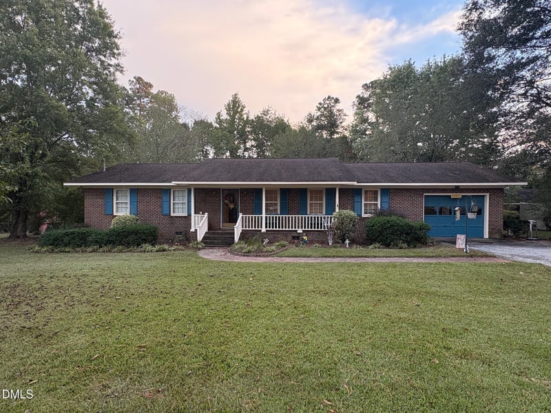 40 Pine State St, Lillington, NC 27546