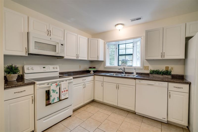 40 Willow Bridge Dr, Durham, NC 27707