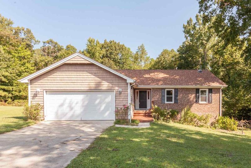 400 Avent Cir, Holly Springs, NC 27540