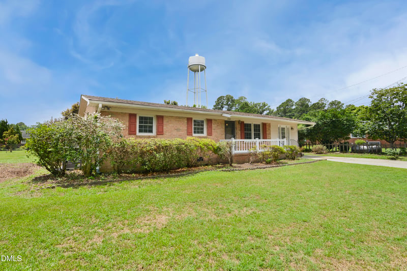 400 Blackmon St, Four Oaks, NC 27524