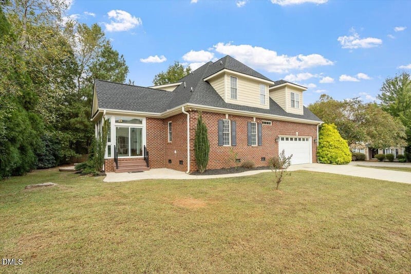 400 Charleston Dr, Clayton, NC 27527