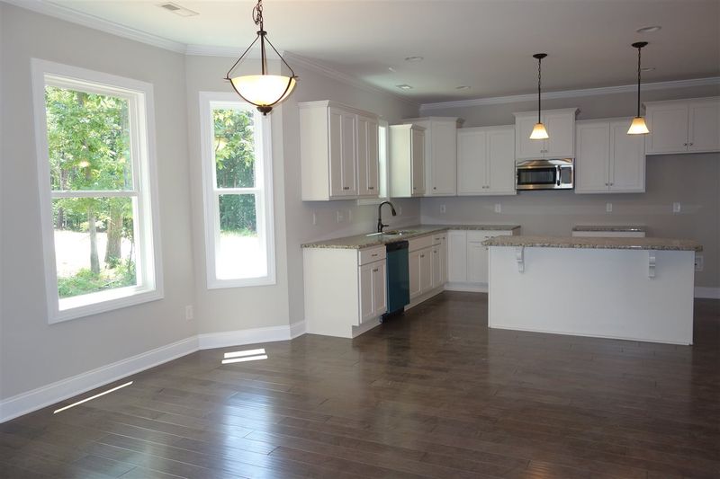 400 Forest Glen Dr, Youngsville, NC 27596