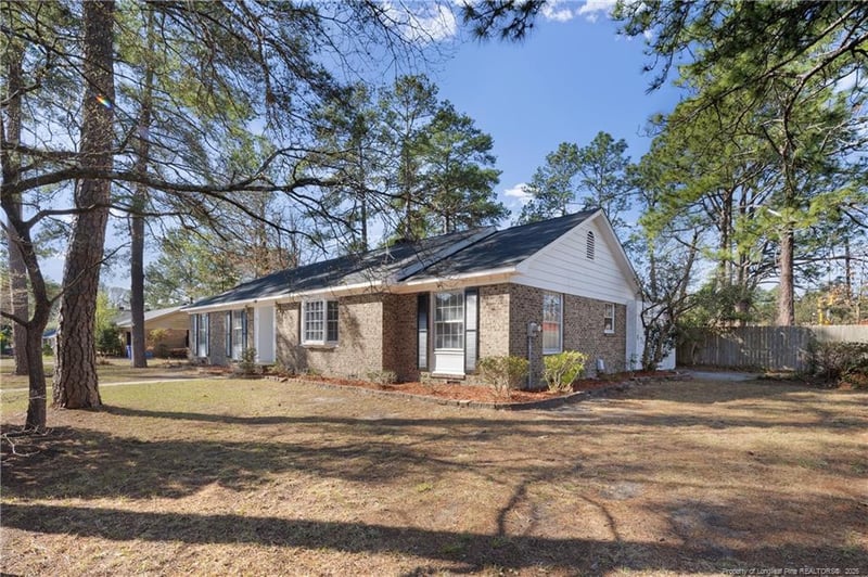 400 Hallmark Rd, Fayetteville, NC 28303