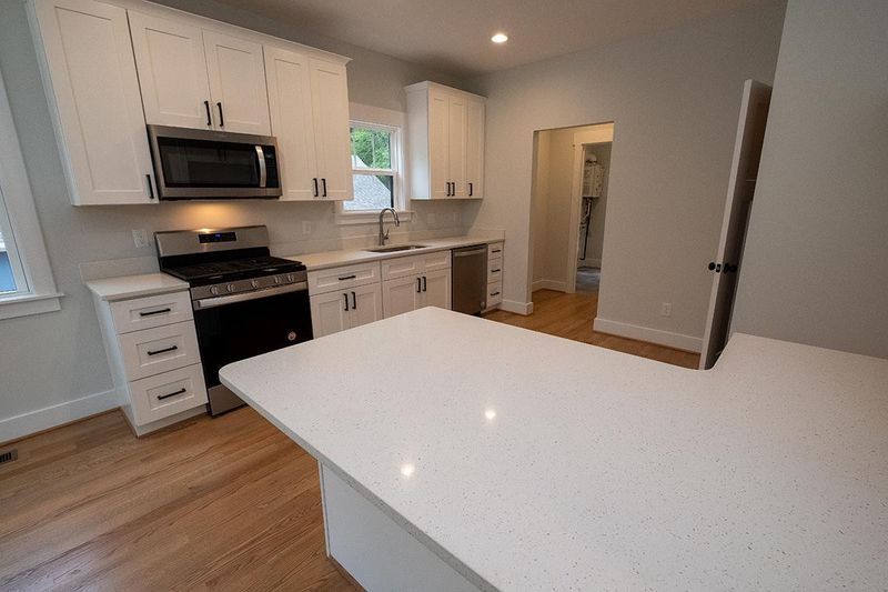 400 Lakeshore Dr, Hillsborough, NC 27278
