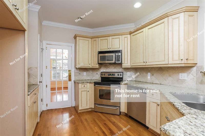400 Landbridge Ln, Holly Springs, NC 27540