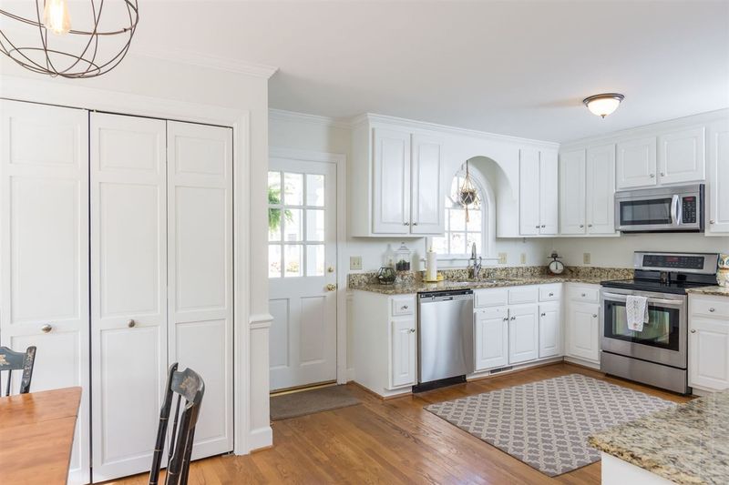 400 Robb Ct, Raleigh, NC 27615