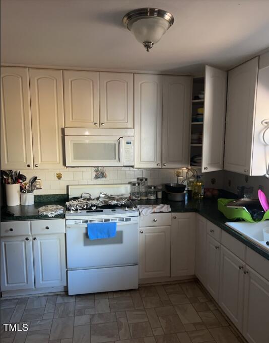 4001 Pickwick Dr, Raleigh, NC 27613