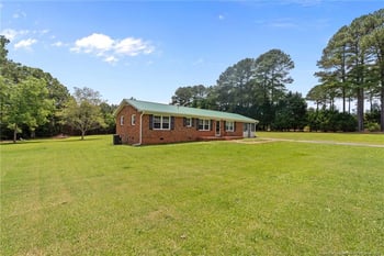4001 Western Hills Dr, Sanford, NC 27330