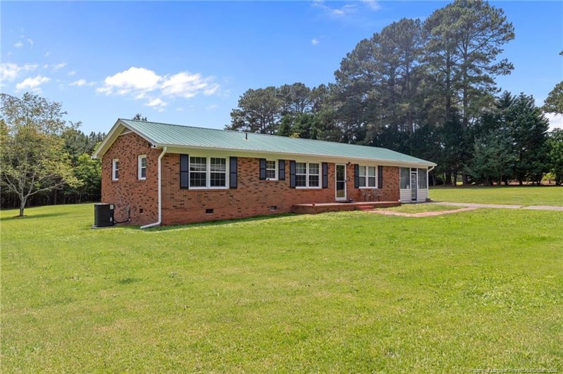 4001 Western Hills Dr, Sanford, NC 27330