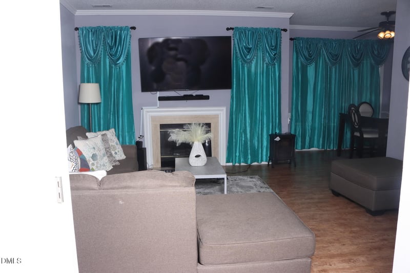 4004 Beaufain St, Raleigh, NC 27604