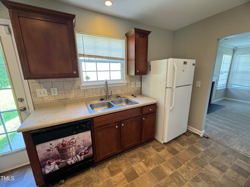 4004 Laurel Glen Dr, Raleigh, NC 27610