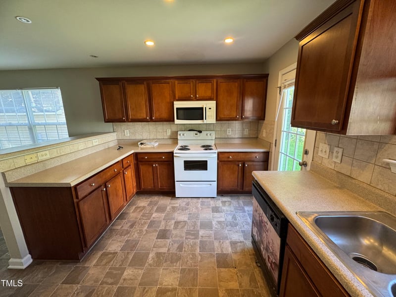 4004 Laurel Glen Dr, Raleigh, NC 27610